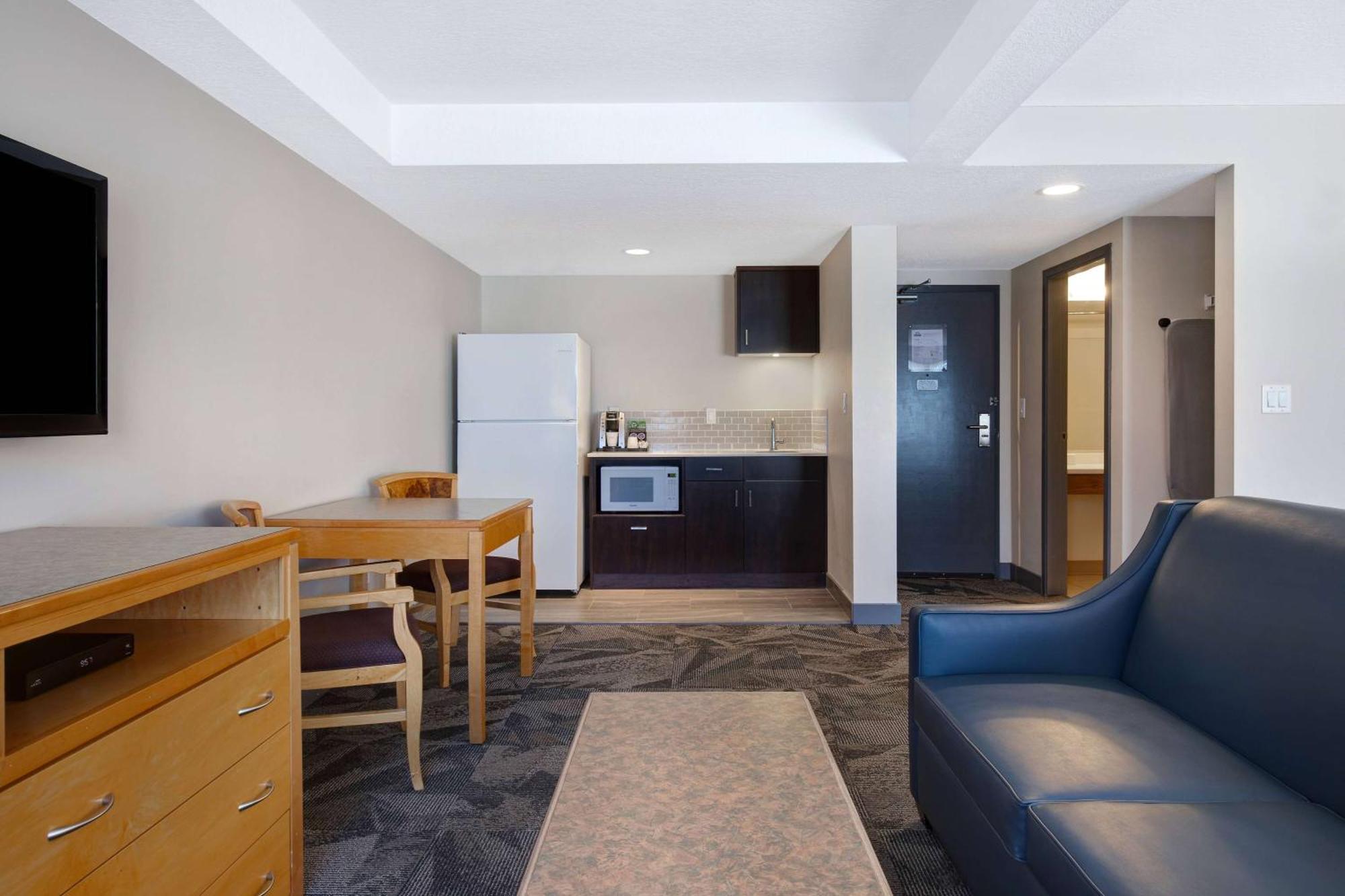 Days Inn By Wyndham Victoria Airport Sidney Extérieur photo