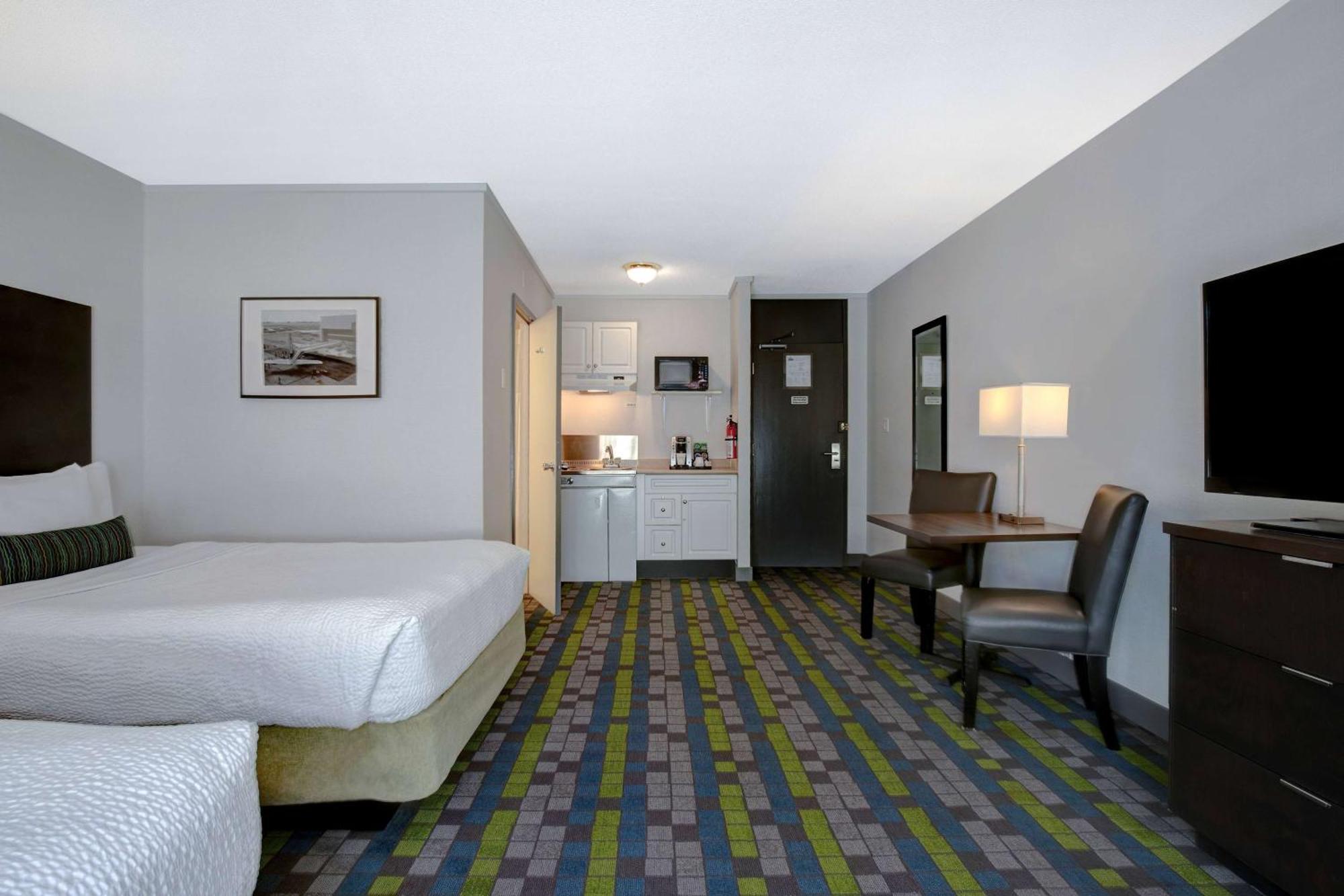 Days Inn By Wyndham Victoria Airport Sidney Extérieur photo